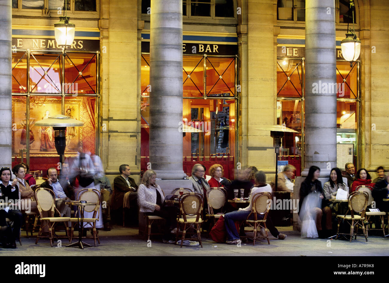 France, Paris, Le Nemours cafe, Palais Royal square Banque D'Images
