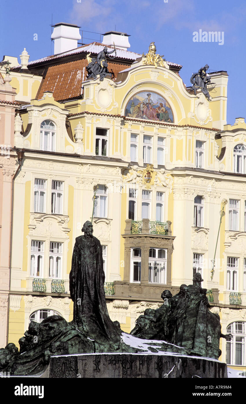 République tchèque, Prague, Stare Mesto, place principale de la vieille ville (Staromestské namesti), monument dédié aux héros Jan Hus Banque D'Images