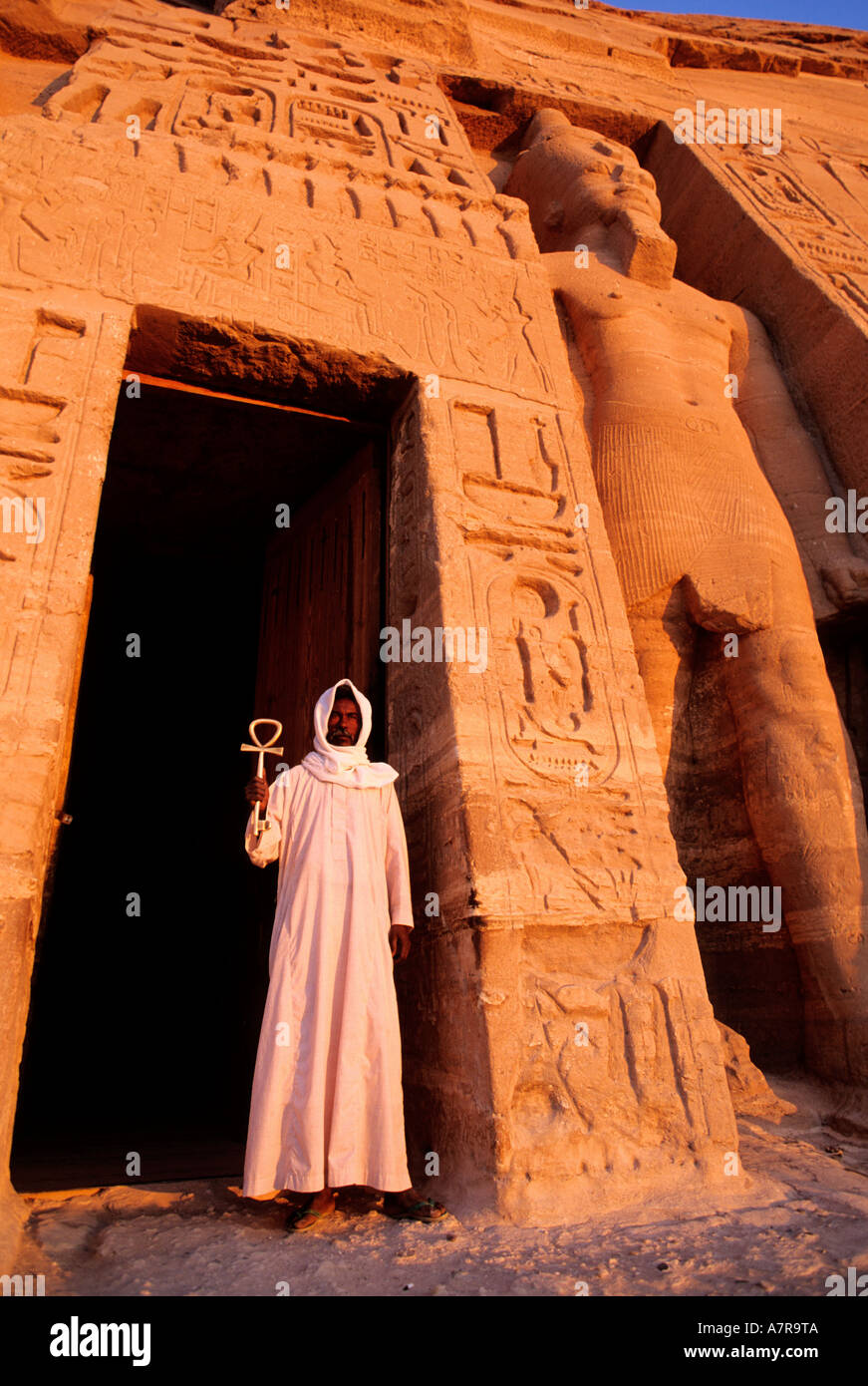 Égypte, vallée du Nil, Abou Simbel, classé au patrimoine mondial par l'UNESCO, l'entrée du petit temple dédié à Hathor Banque D'Images