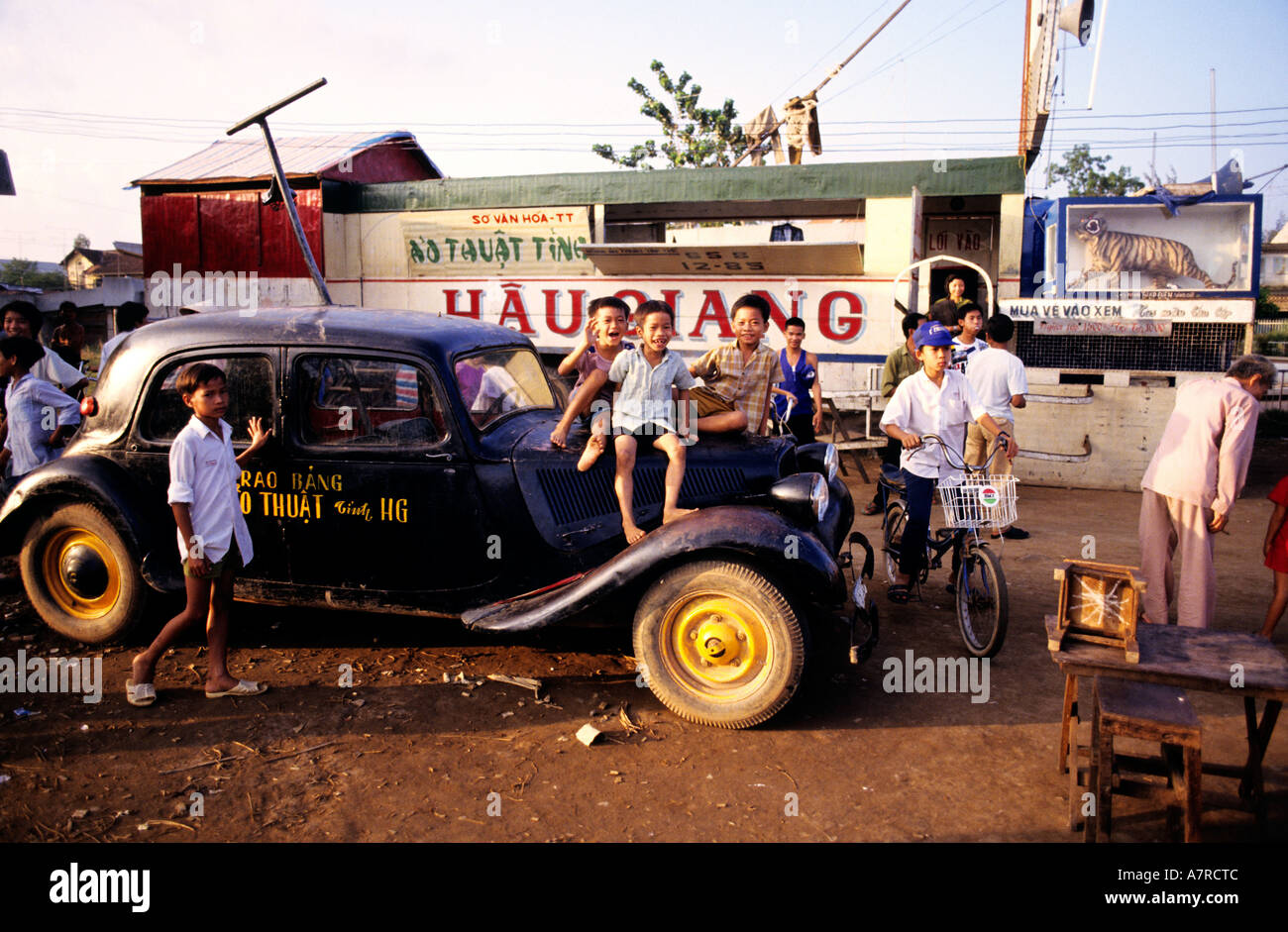 Vietnam, Saigon (Ho Chi Minh Ville), Cholon, ancienne voiture de Traction-Avant Citroen toujours en usage datant de l'époque française Banque D'Images