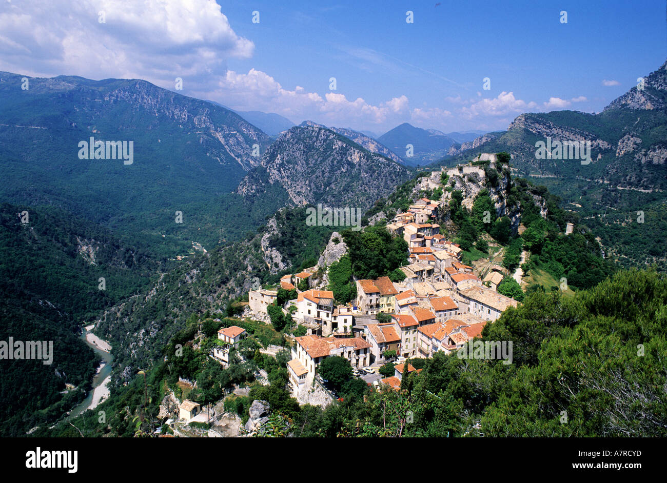 France, Alpes Maritimes, village perché de Gilette Photo Stock - Alamy
