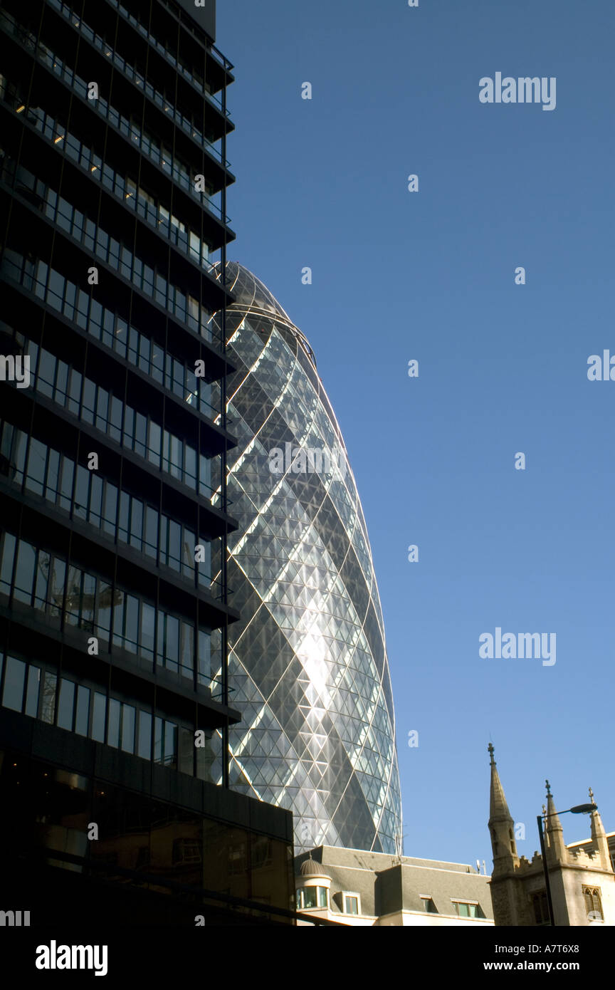 'Le Gherkin'- Situé au coeur de Londres, dans le quartier financier. Instant bâtiment emblématique sur les toits de la ville. Banque D'Images