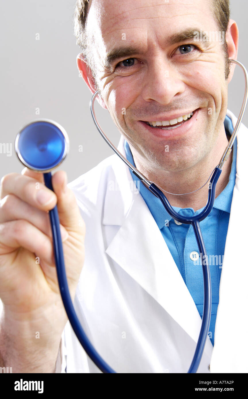 Close-up of male doctor holding stethoscope and smiling Banque D'Images