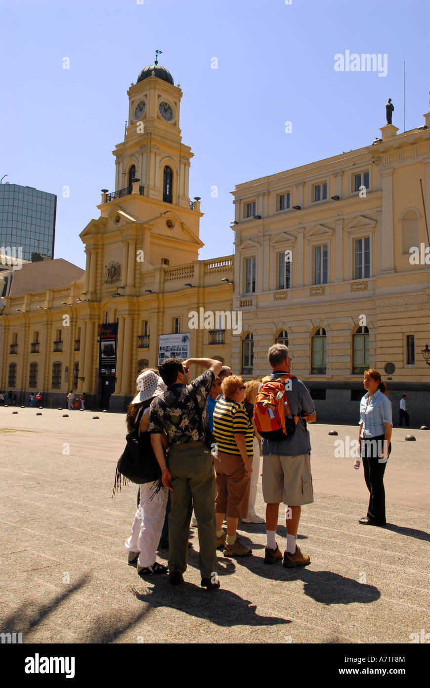 Guide des touristes et de la place principale Plaza de Armas ville de Santiago du Chili Banque D'Images