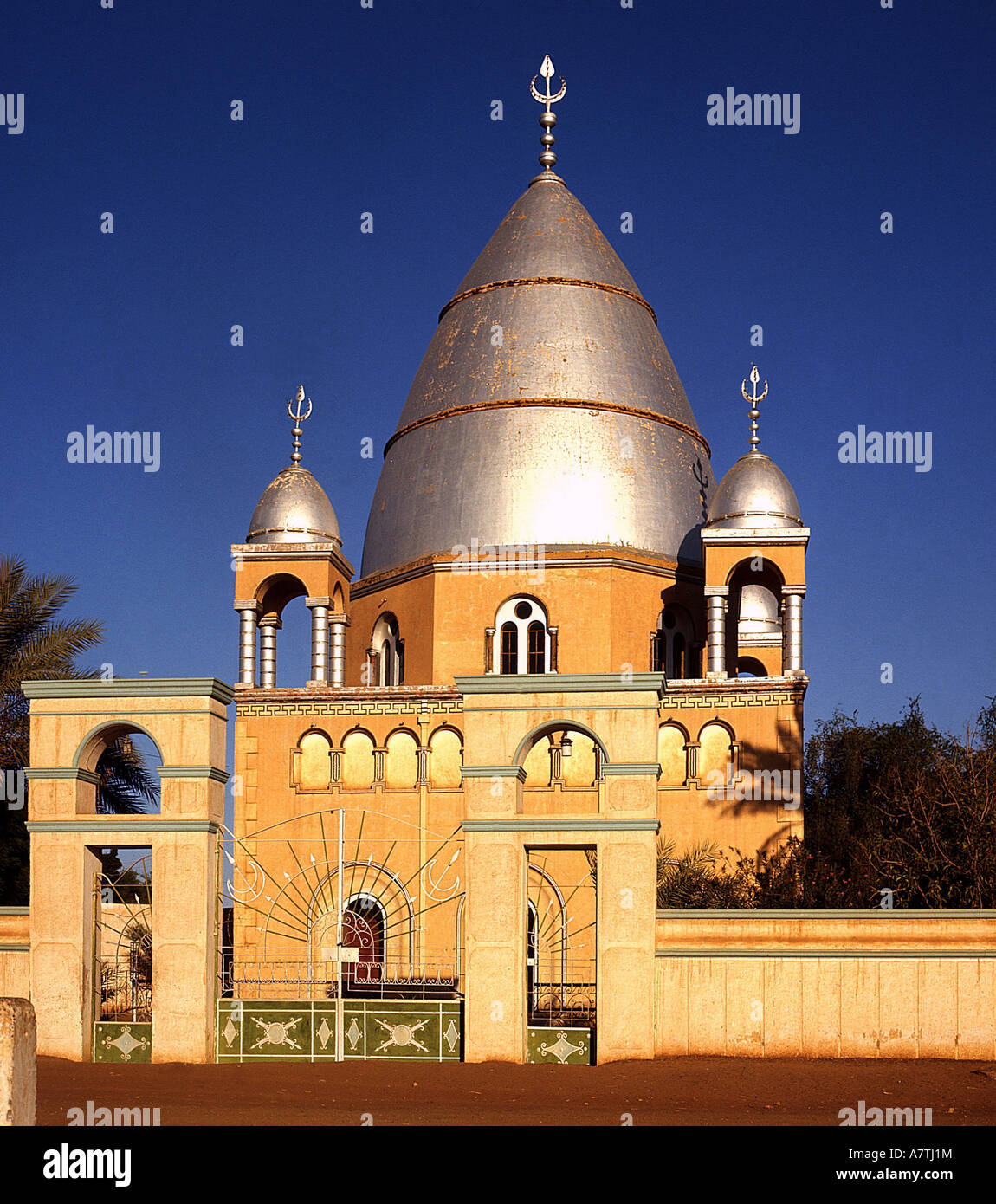 Mosquée bleue sur fond de ciel bleu, Omdurman, au Soudan Banque D'Images