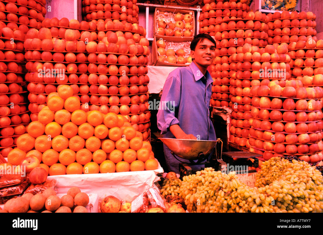 L'Inde, l'État du Karnataka, Mysore, étal de fruits au marché Devaraja Banque D'Images