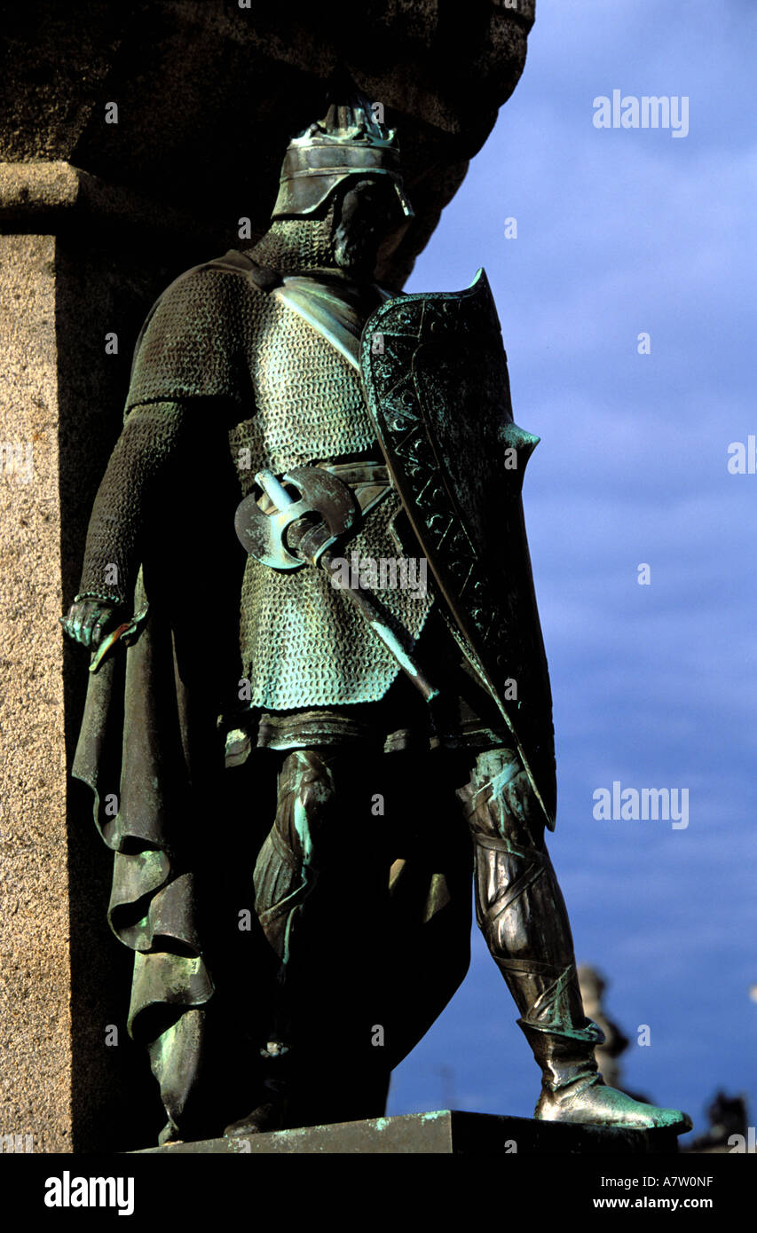 France, Calvados, falaise, statue de Richard Sans Peur, duc de Normandie et compagnon de Guillaume le Conquérant Banque D'Images