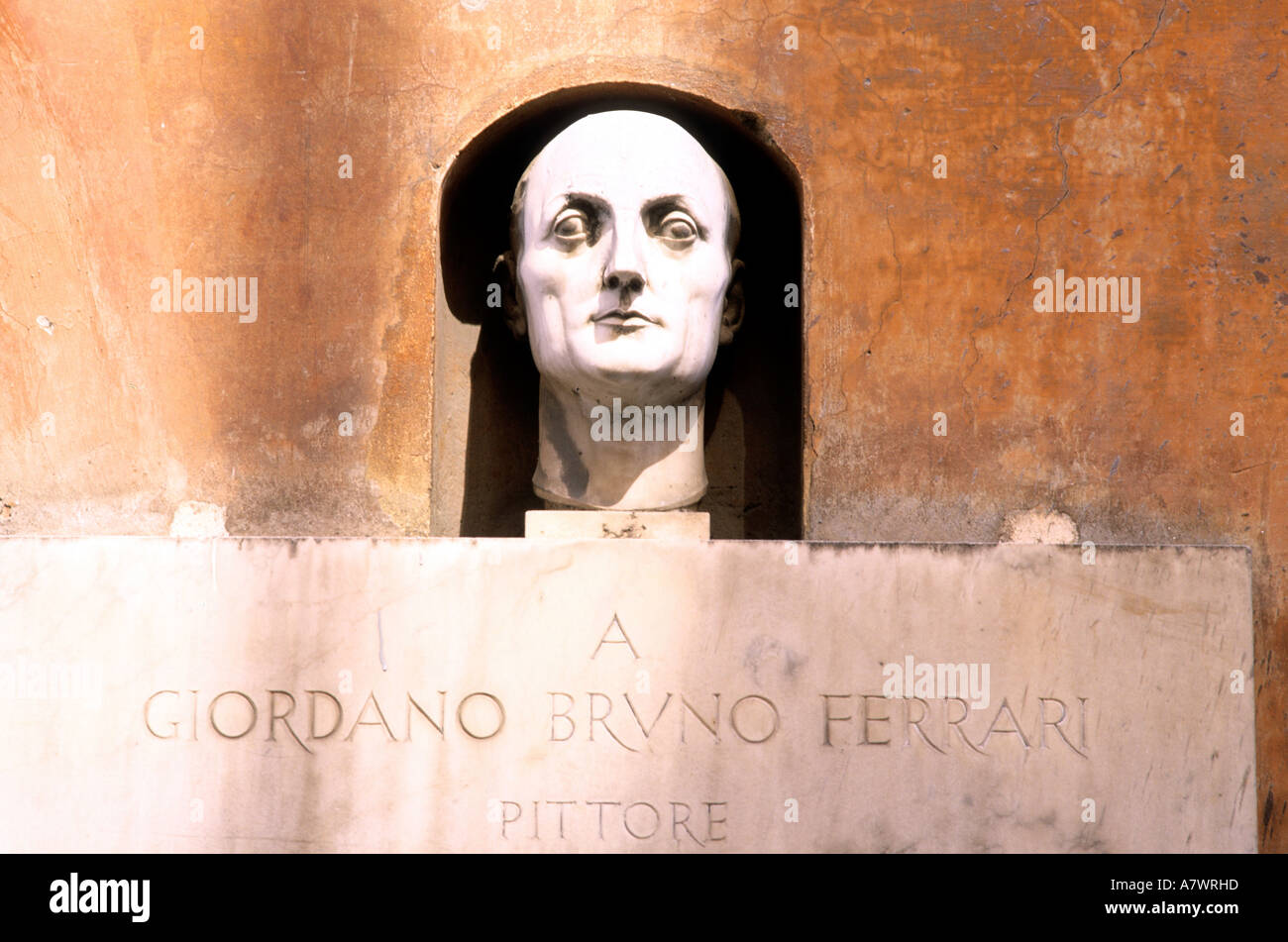 L'Italie, Lazio, Rome, statue de Giordano Bruno Ferrari peintre dans la rue Margutta Banque D'Images