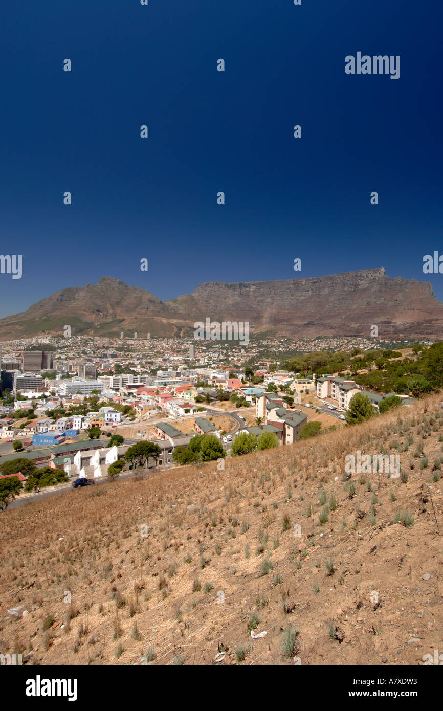 Une vue sur la Montagne de la table et la ville du Cap de Signal Hill. Banque D'Images