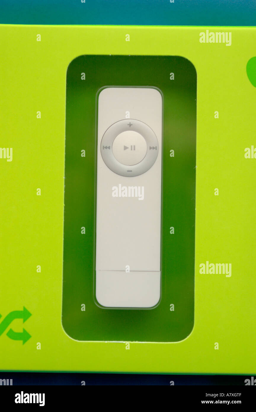 Apple iPod shuffle en vert élégant avec couvercle transparent. Banque D'Images