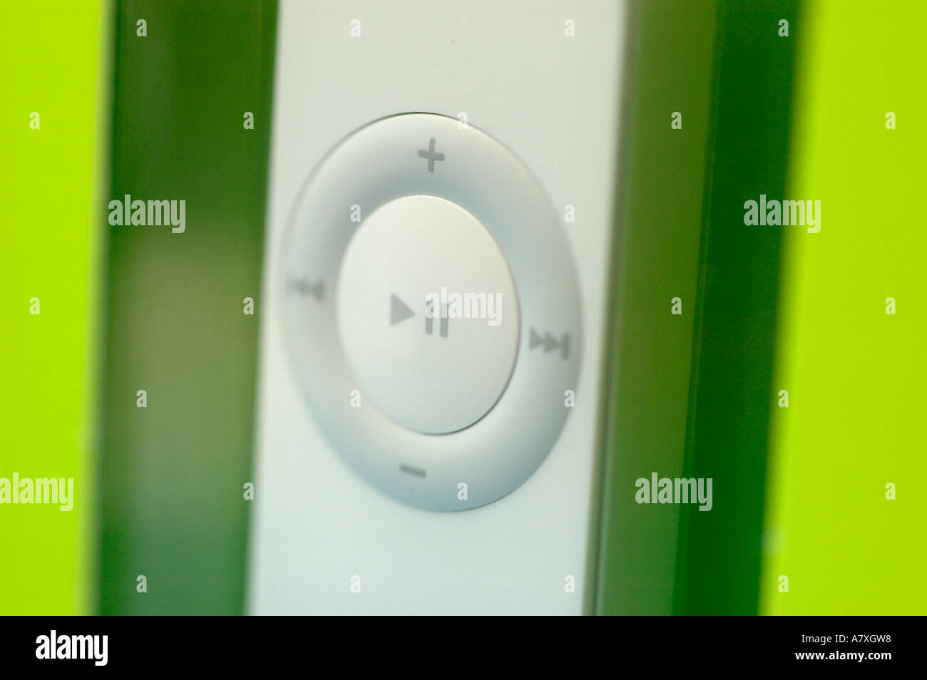 Apple iPod shuffle en vert élégant avec couvercle transparent. (C) par uli nusko, CH-3012 Berne Banque D'Images
