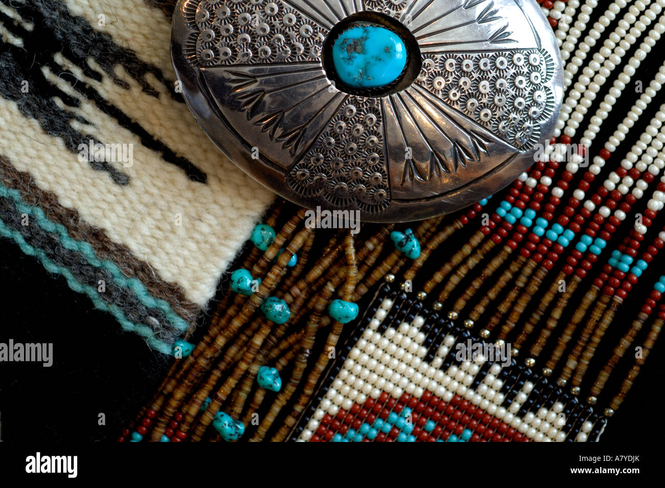 Au sud-ouest, American Indian Art & Artisanat. Artisanat Navajo : couverture, boucle, et cordons. Des biens. Banque D'Images
