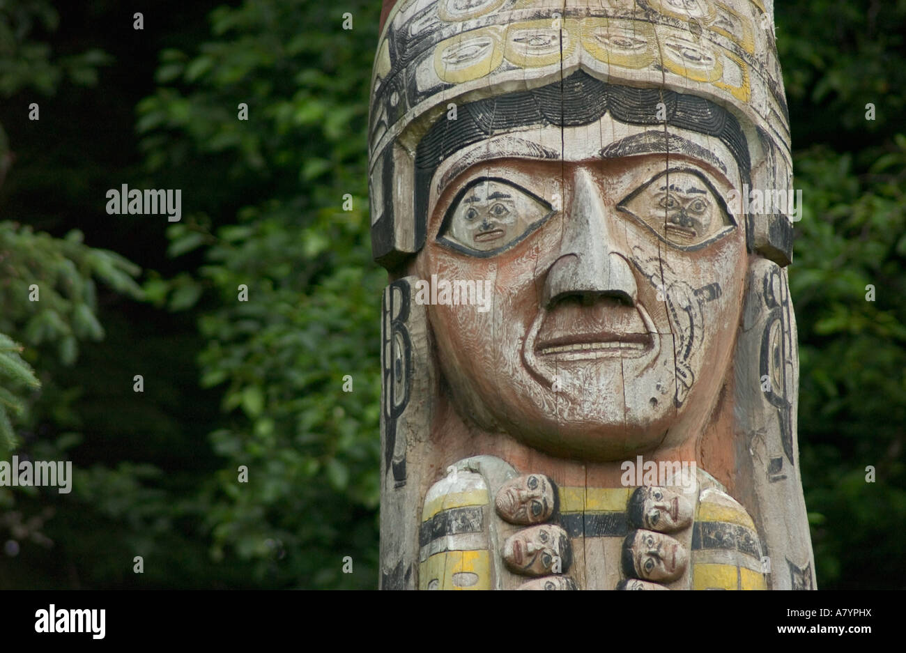 USA, Alaska, Ketchikan, parc d'état de Totem Bight, totem. Banque D'Images