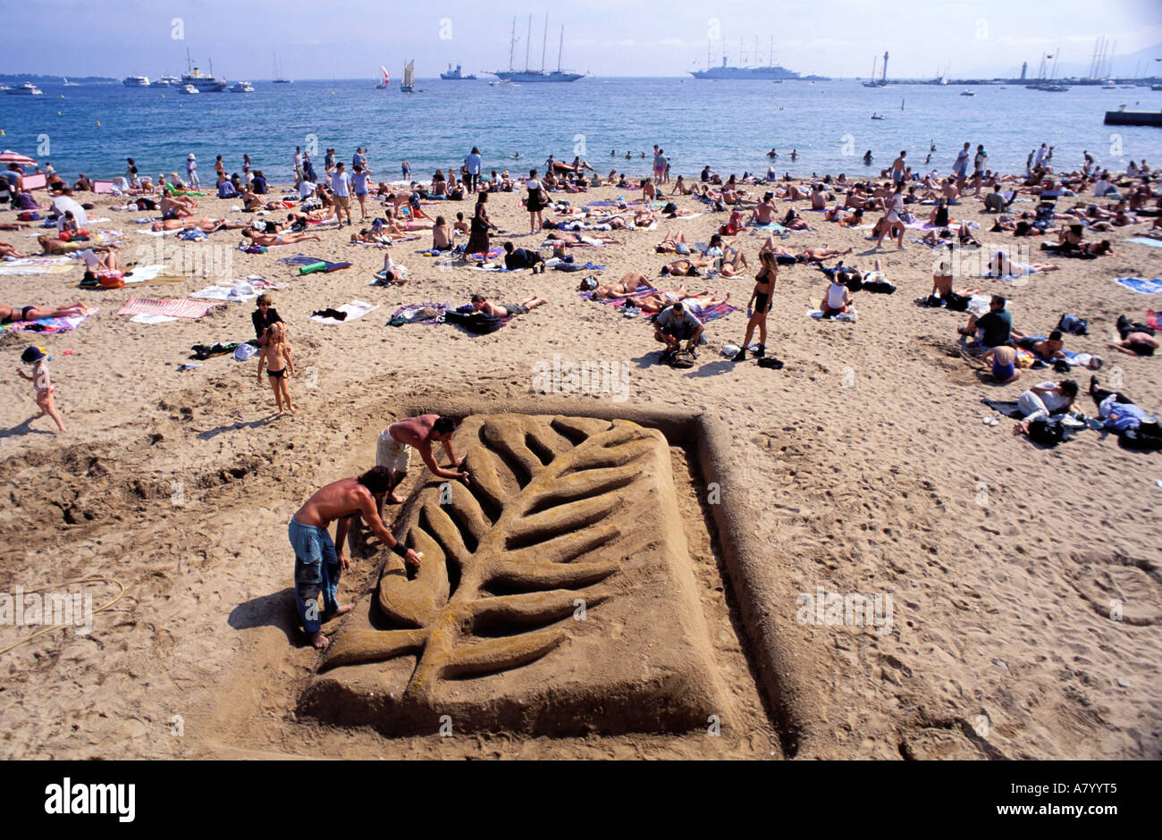 France, Alpes Maritimes, Cannes, plage, pendant le festival du film (symbole de la palme d'or) Banque D'Images