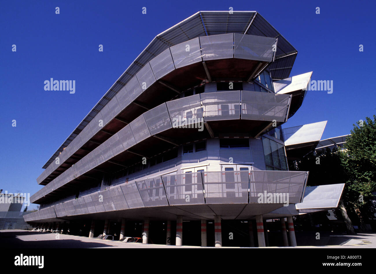Architecture jean nouvel nemausus Banque de photographies et d'images à  haute résolution - Alamy