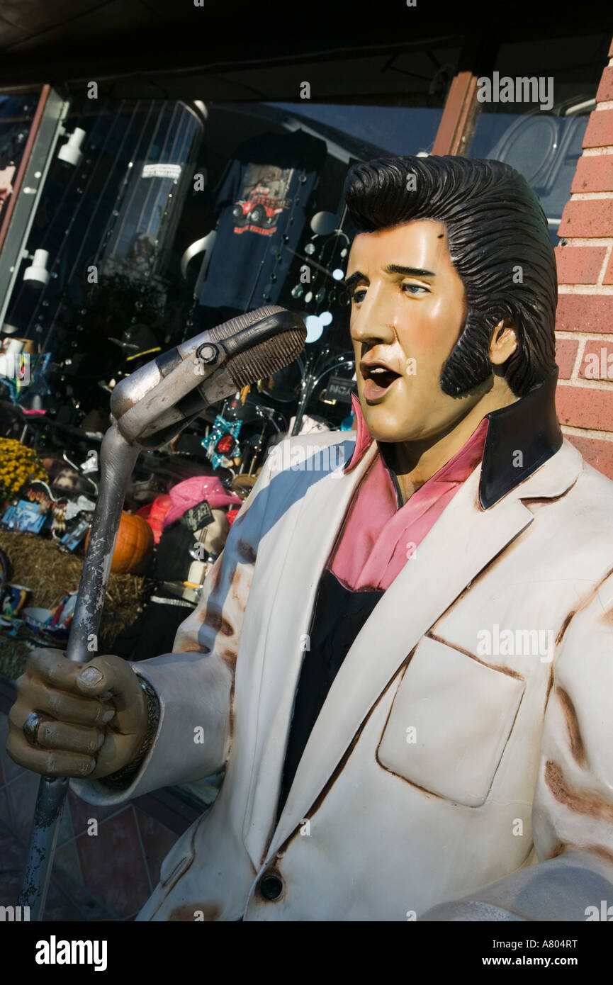 USA, New York, Nashville : chanter Elvis statue sur Broadway inférieur Banque D'Images