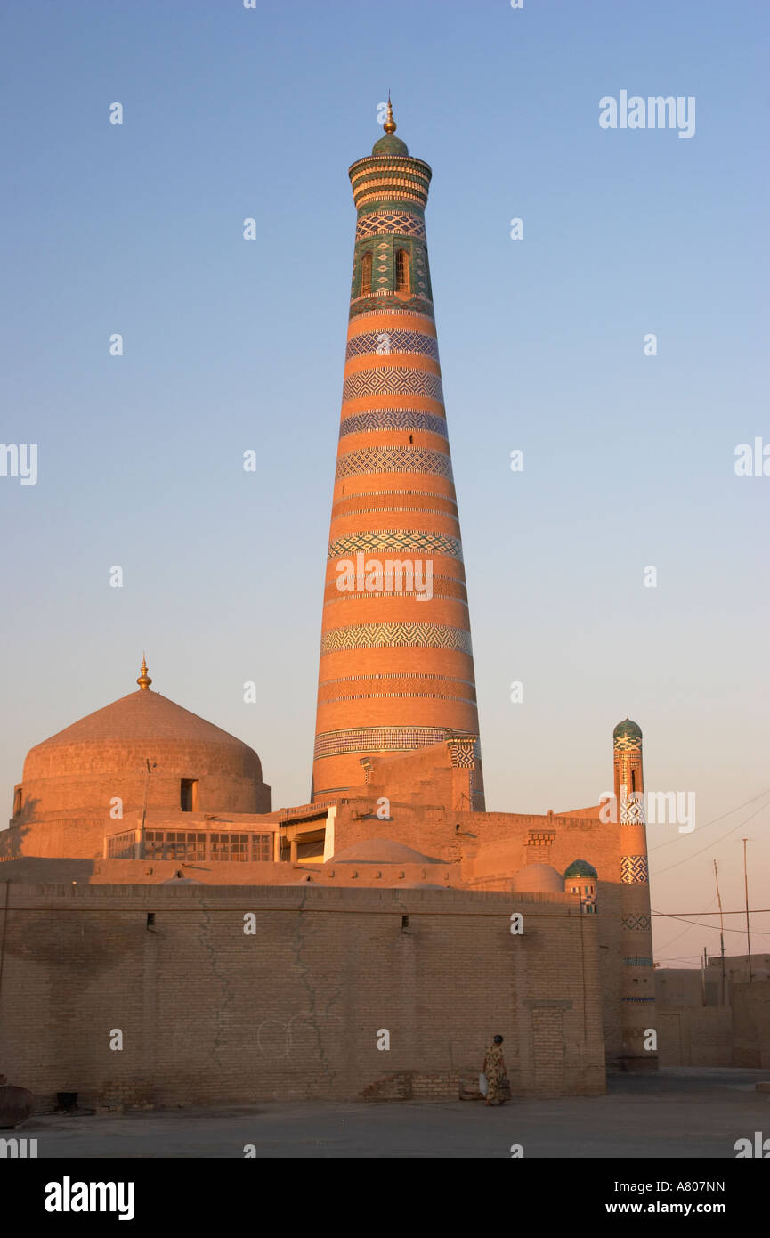 L'Ouzbékistan, Khiva, Dawn, Islom-Huja Minaret Banque D'Images