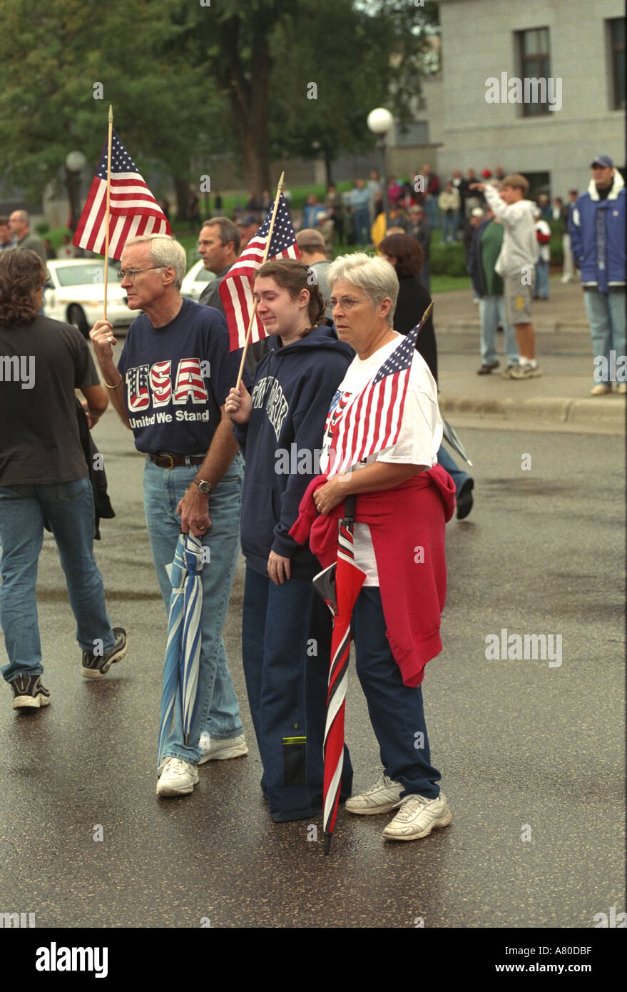 Famille l'âge de 56 et 16 dans le Minnesota State Capitol se souvient de Service commémoratif pour le 11 septembre 2001 attentat-suicide. St Paul Minnesota MN USA Banque D'Images