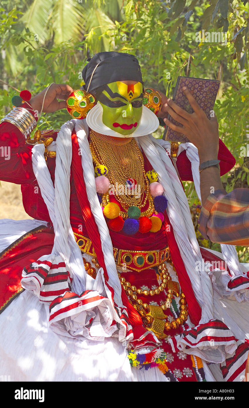 Kerala, danseur de Kathakali Se préparer Banque D'Images