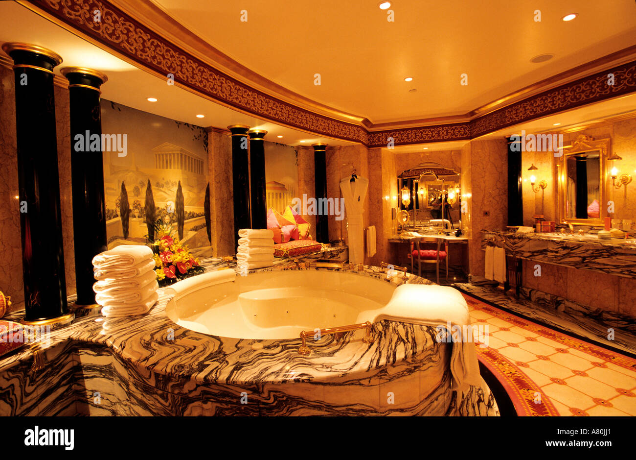 Emirats Arabes Unis, Dubaï, Burj Al Arab, la suite royale, salle de
