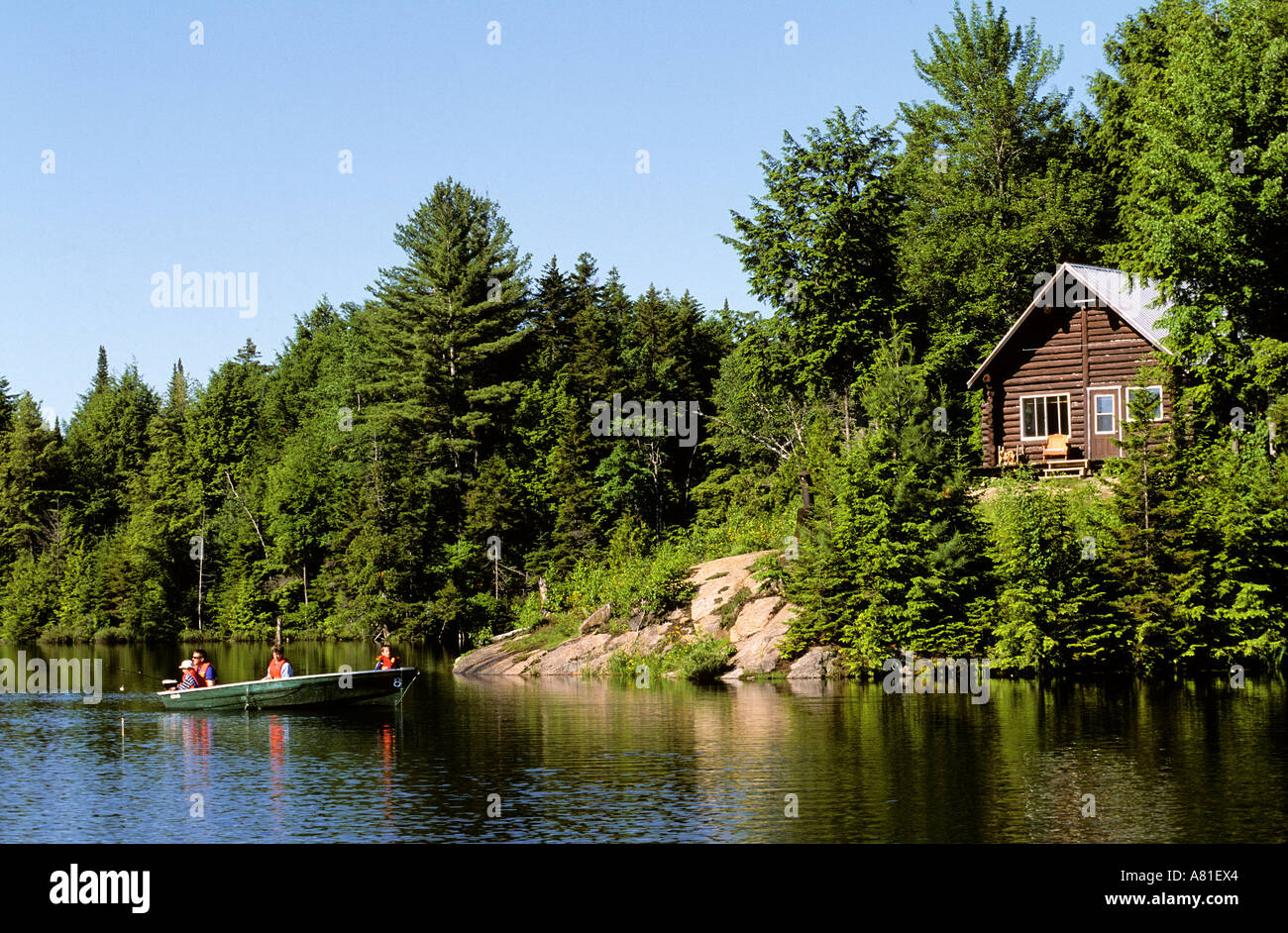 Le Canada, la province de Québec, région de la Mauricie, Saint Alexis des  Monts, lac Blanc pourvoirie, lac pêche Photo Stock - Alamy