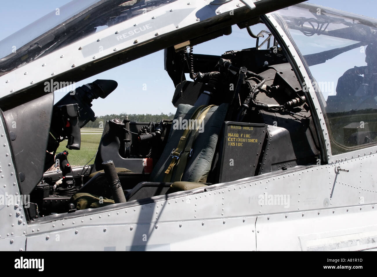 Pilotage d'un AH 1W Super Hélicoptère Cobra Banque D'Images