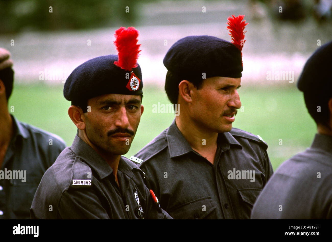 L'Azad Cachemire sport Pakistan Gilgit la police sur l'encadrement du travail avant le match de polo Banque D'Images