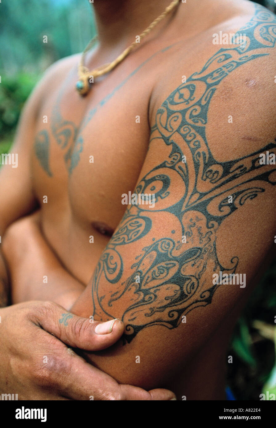 Body Tattoo, le Tiki Village Polynésien, Moorea, Polynésie Française Banque D'Images