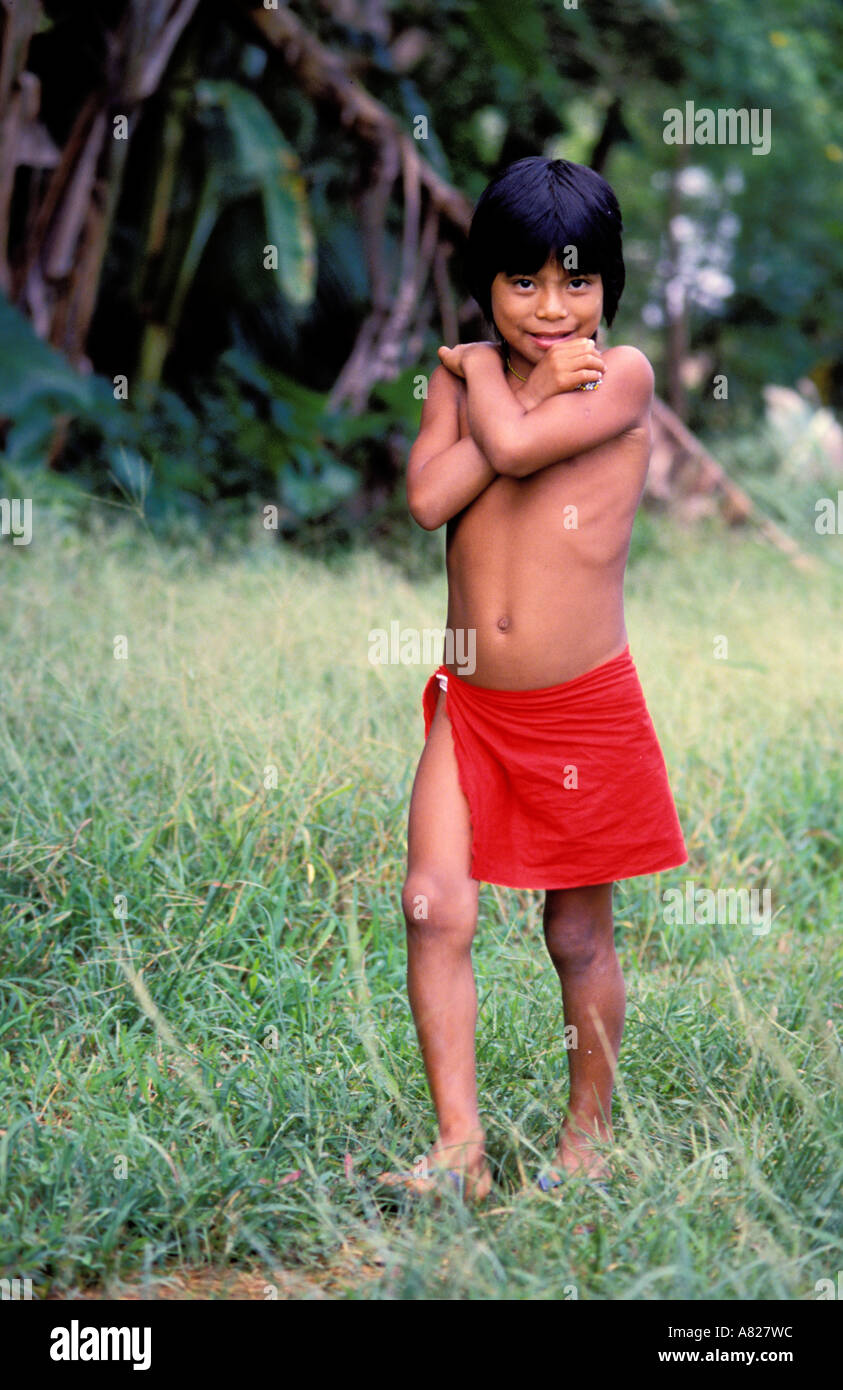 France, Guyane (département d'outre-mer), Antecum Pata village habité par des Indiens Wayana sur Maroni River Banque D'Images