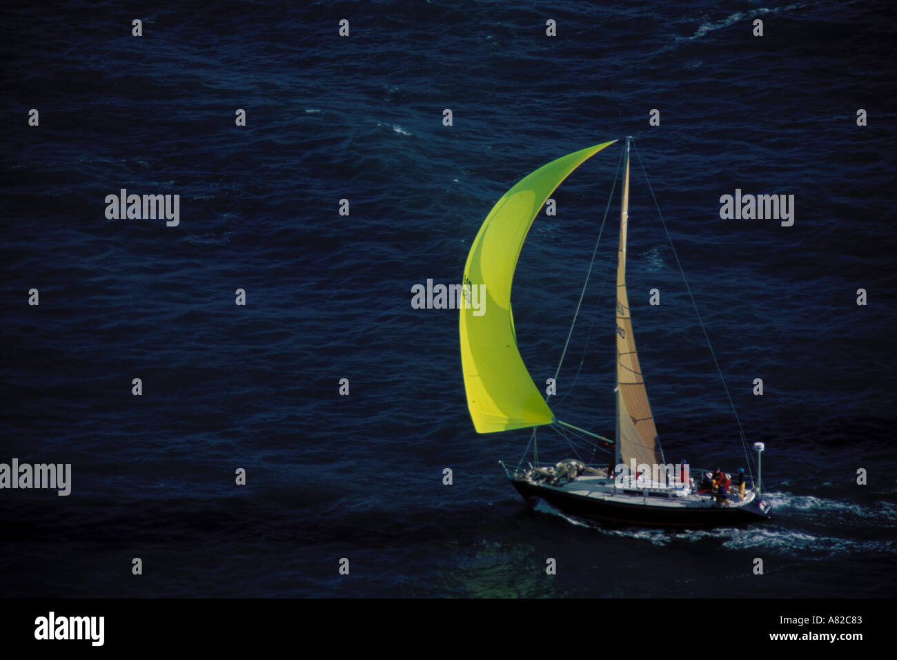 La Californie, San Francisco Bay, voilier à l'extérieur du Golden Gate Banque D'Images