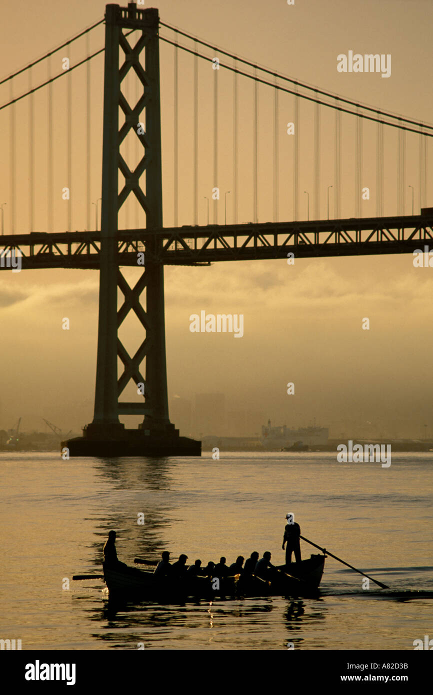La Californie, San Francisco, tôt le matin sous le pont de la baie de Plaisance Banque D'Images