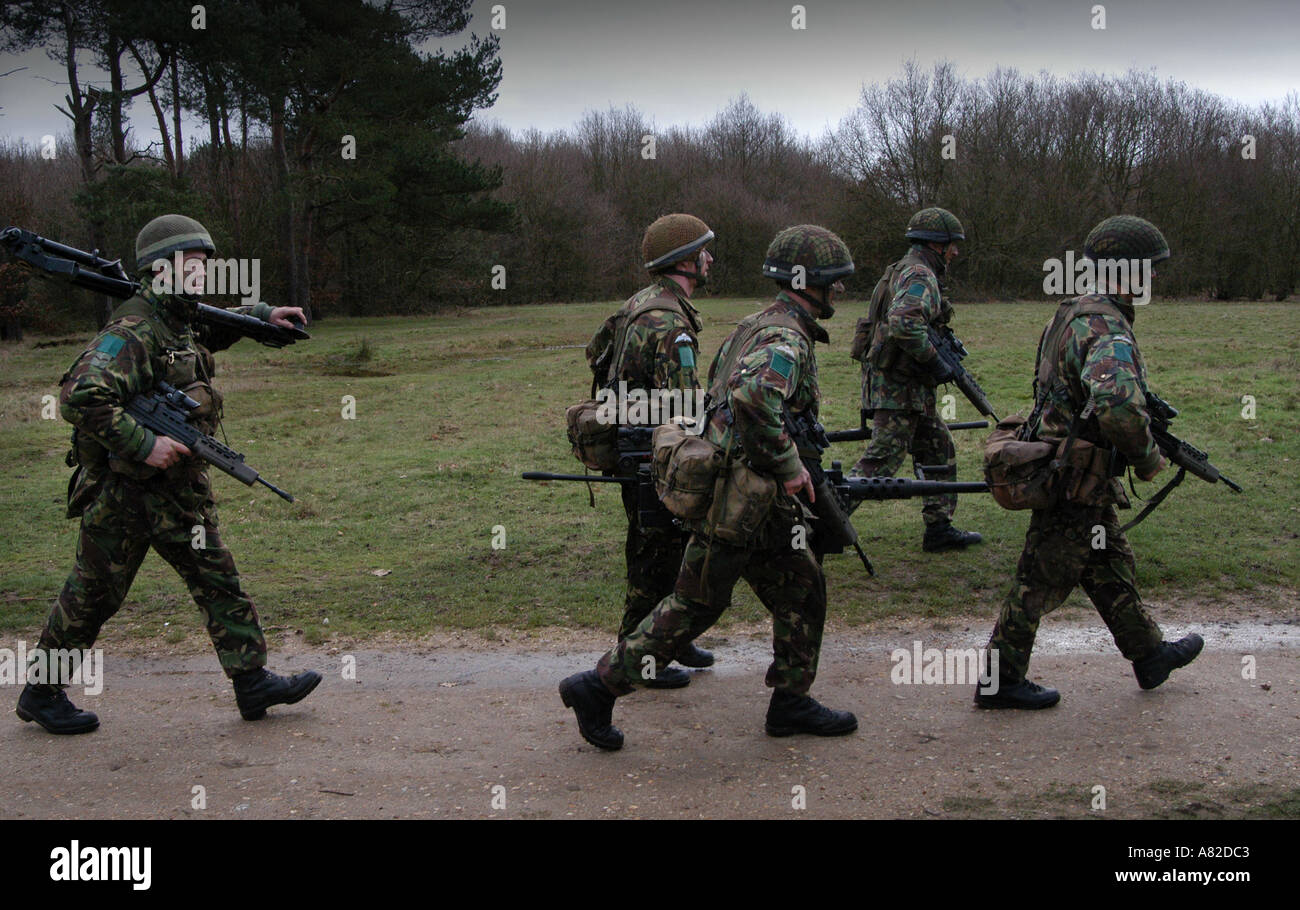 Les préparatifs de guerre de l'Iraq, Colchester, casernes de l'Angleterre. 2003 3 Para 16 Brigade d'assaut aérien montrent leur kit. Banque D'Images