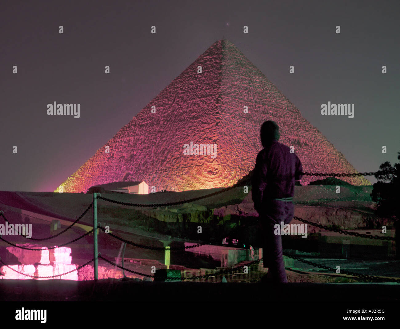 Pyramides de gizeh par nuit Banque de photographies et d’images à haute ...