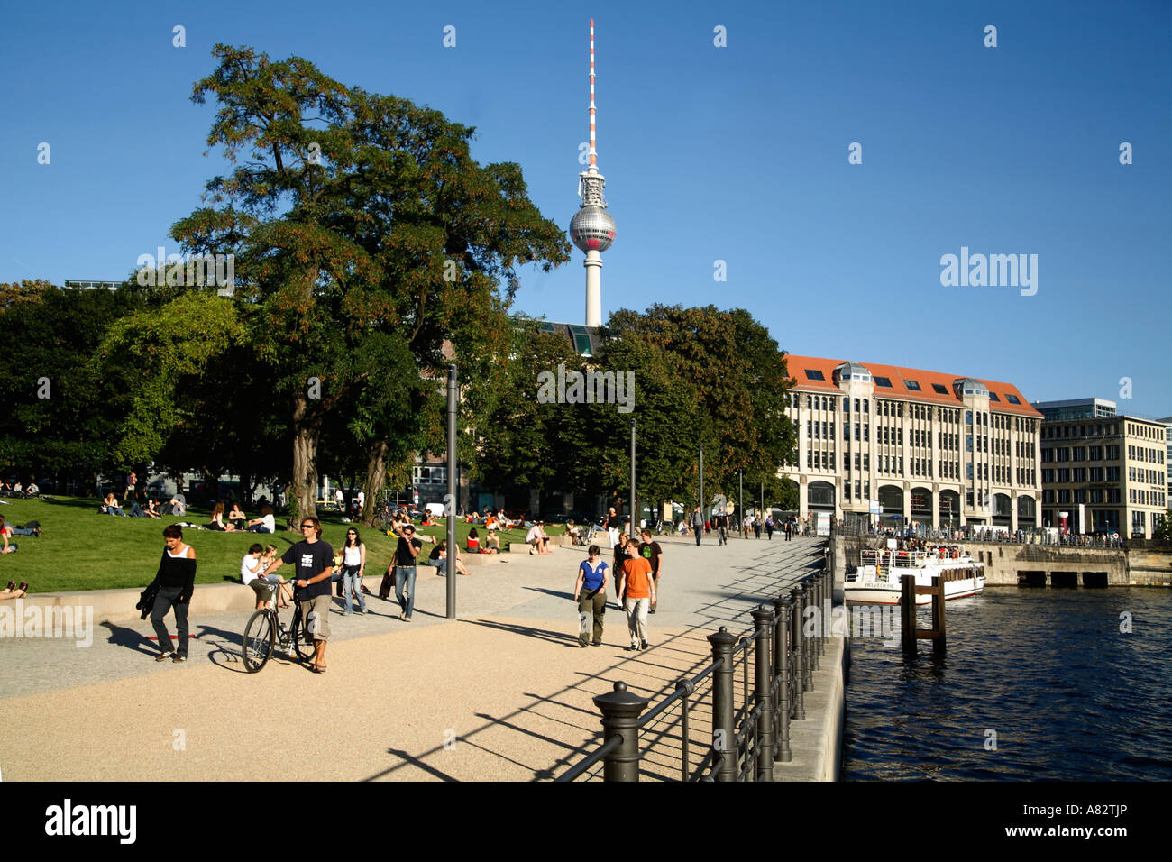 Berlin promenade Banque de photographies et d'images à haute résolution -  Alamy