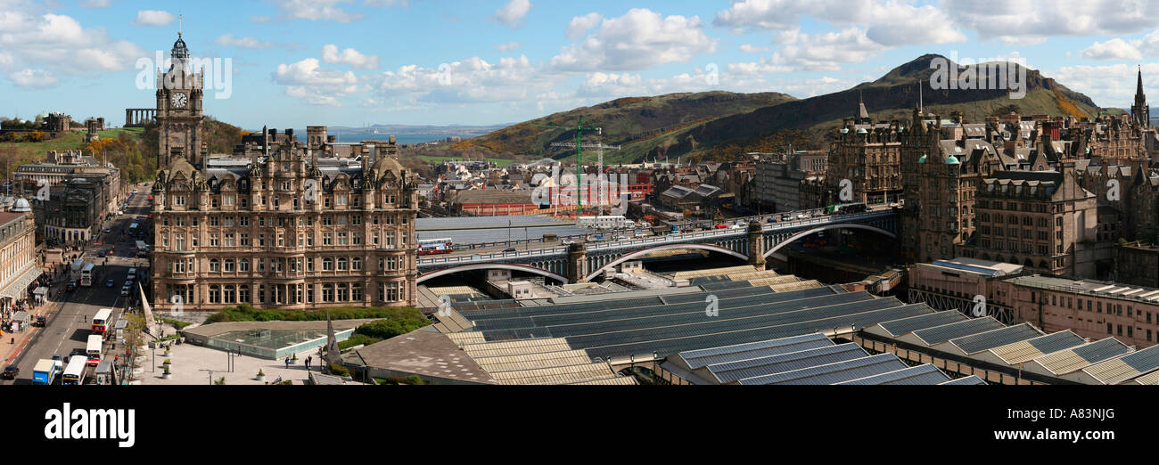 Princes Street d'édimbourg panorama ville salisbury crags scotland uk go Banque D'Images