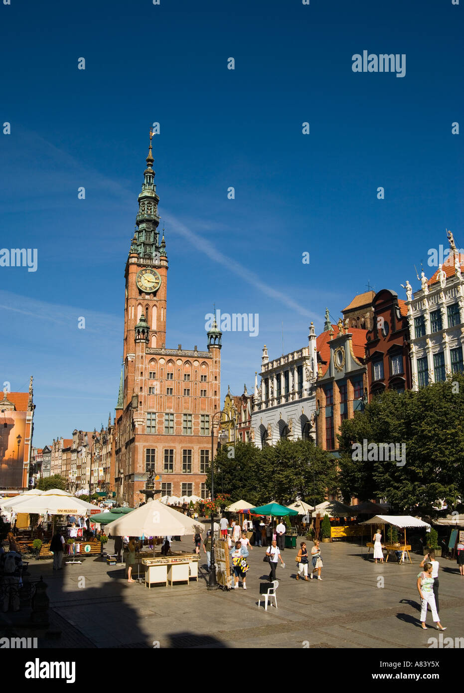 Gdansk, Pologne ; Dlugi Targ (longue) du marché et ancien hôtel de ville Banque D'Images