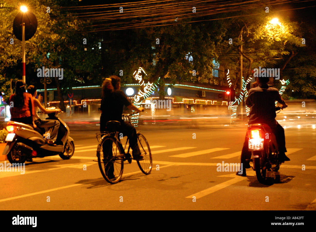 Slow Shutter shot traffic deux motos vietnam Banque D'Images