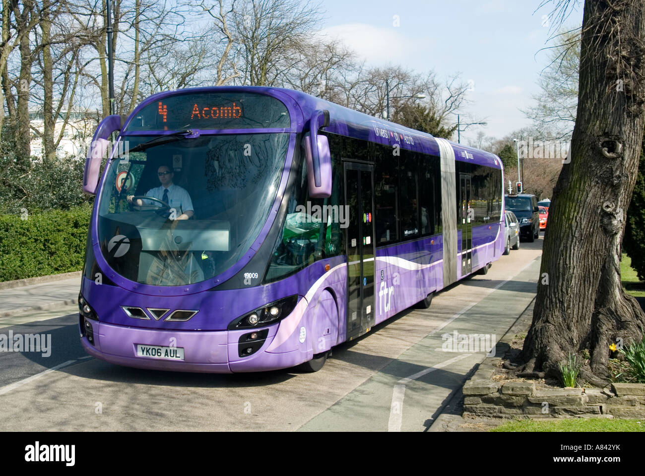 Premiers Groupes ftr bendy service de bus dans la région de York England UK Banque D'Images