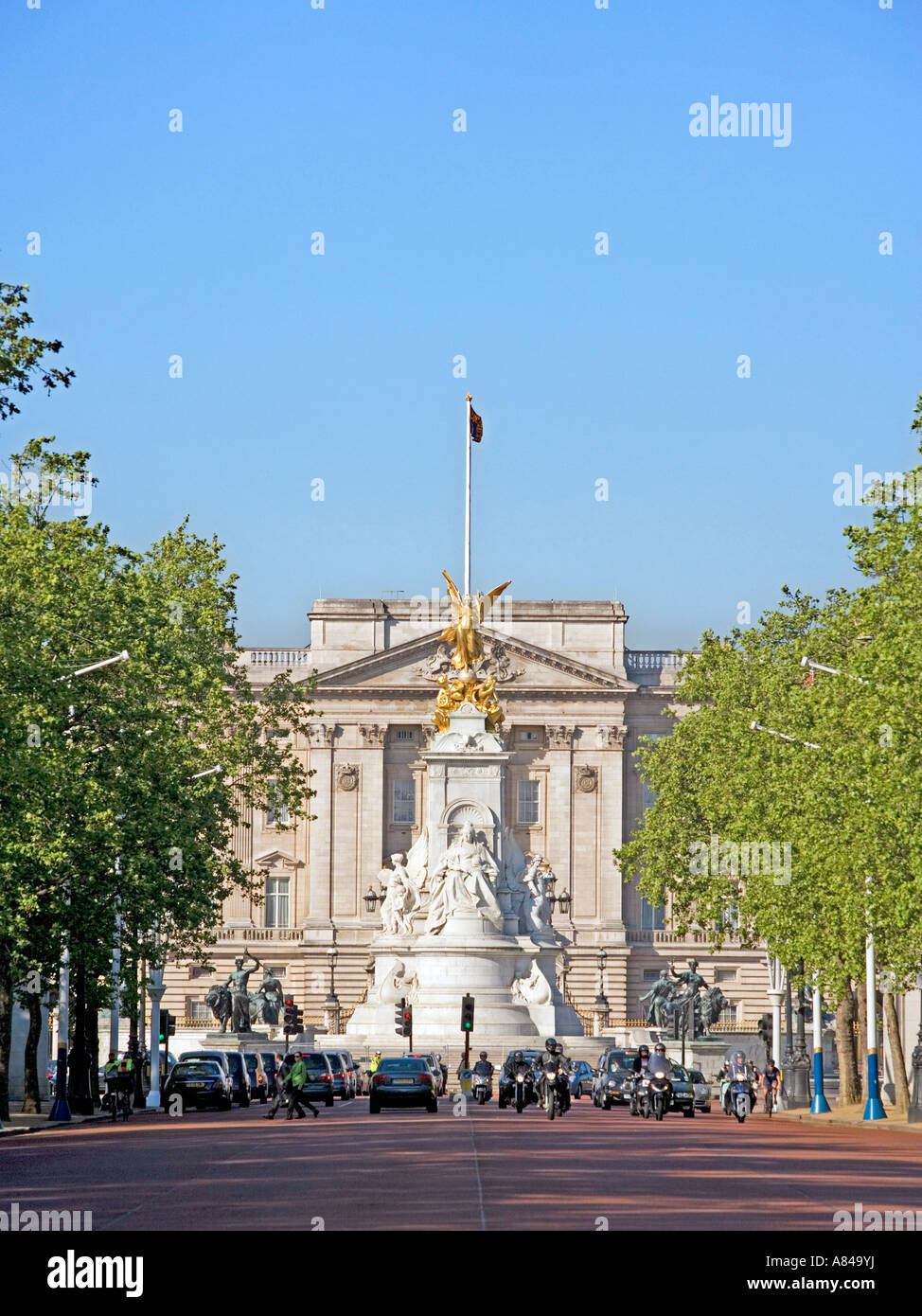 Voir jusqu'au centre commercial vers le palais de Buckingham. London, England, UK Banque D'Images