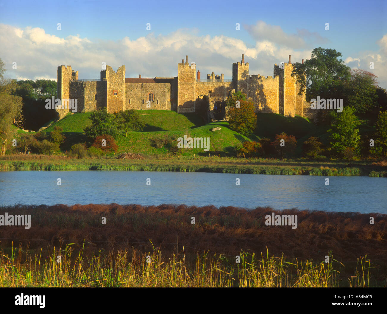 Framlingham Castle vu que depuis la simple Suffolk Angleterre UK Banque D'Images