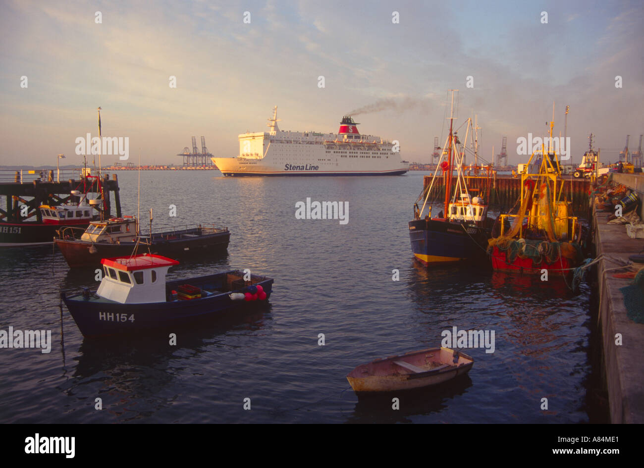 Passé à Ferry Harwich Port Vieux dans l'Essex, Angleterre, Royaume-Uni Banque D'Images