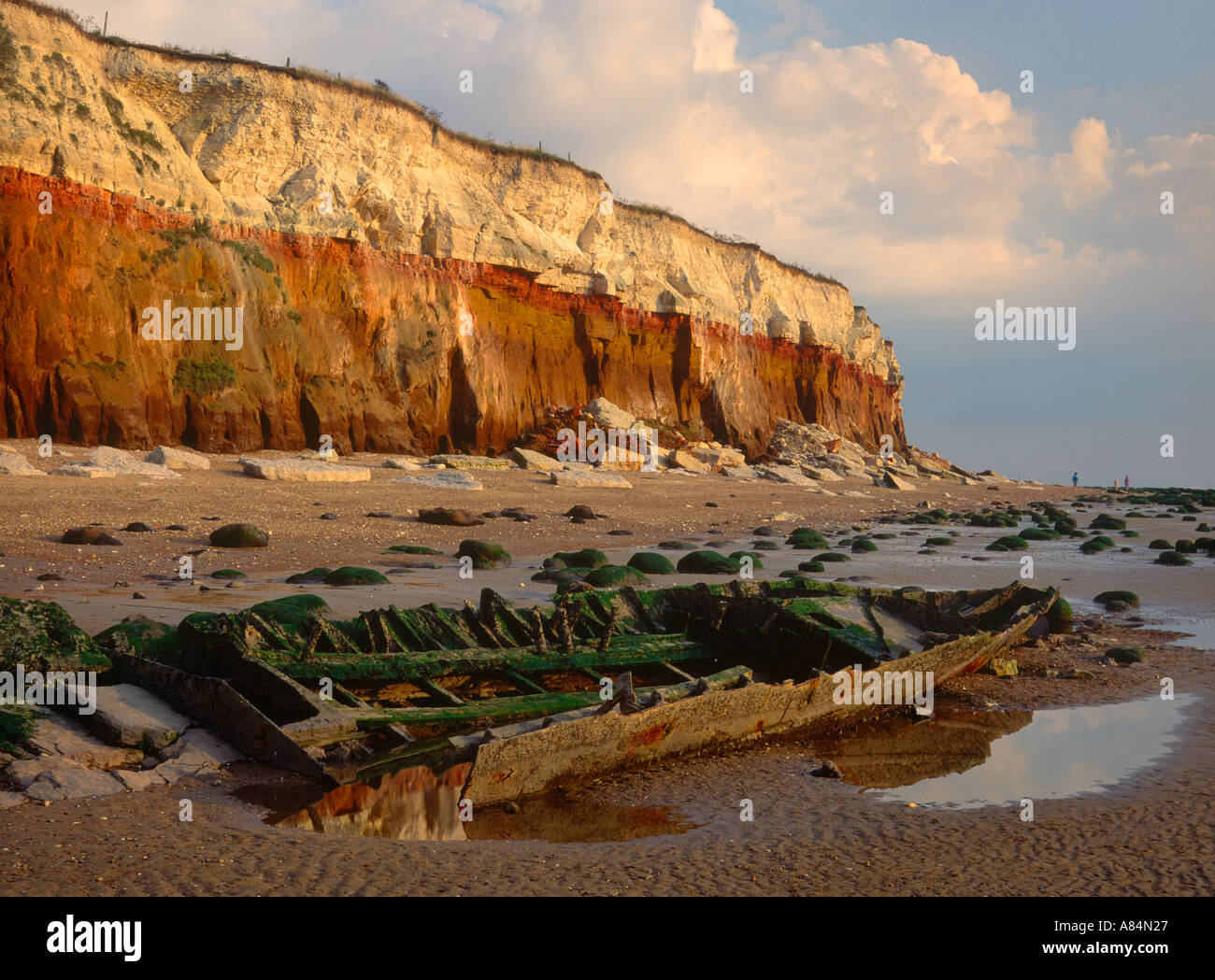 Bateau cassé sur plage de Hunstanton à Norfolk England UK Banque D'Images