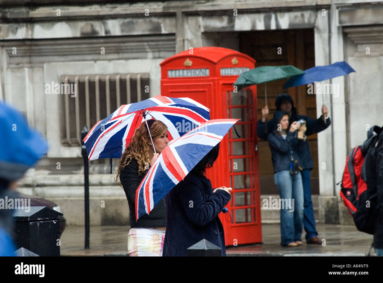 Londres sous la pluie. Les touristes et visiteurs à Londres, en Angleterre sous la pluie. Banque D'Images
