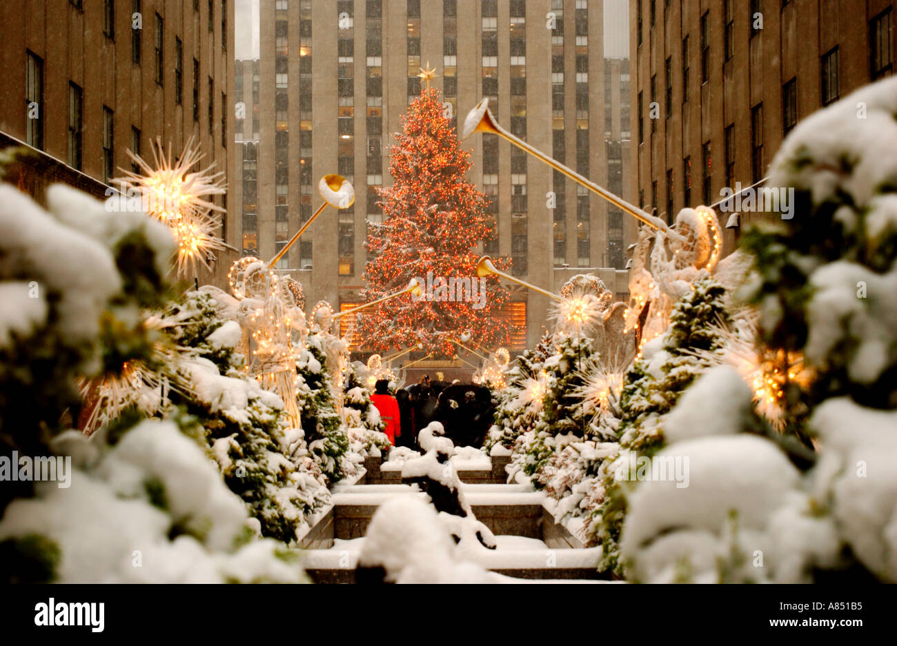 Rockefeller Center dans la neige à Noël Banque D'Images