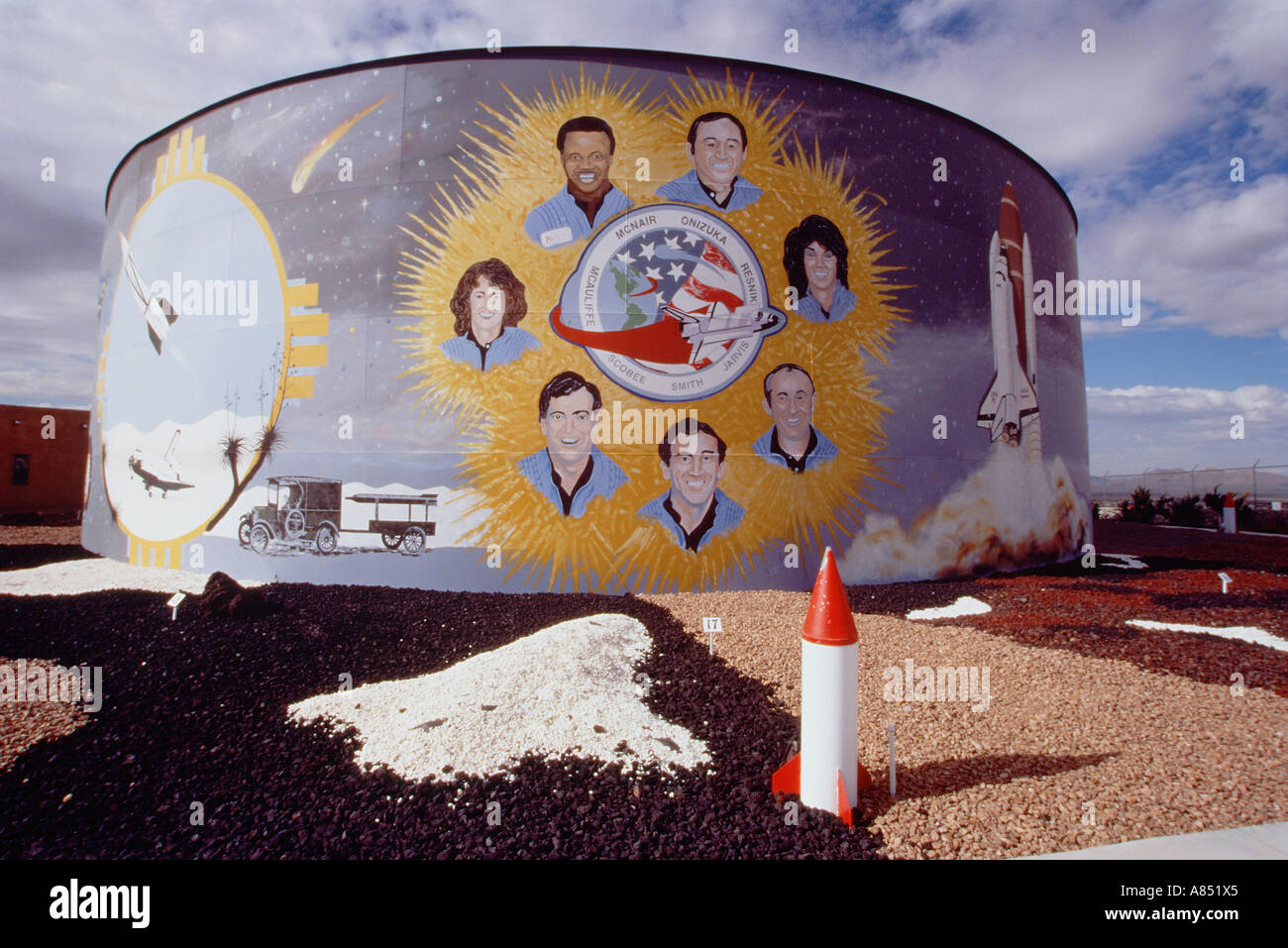 États-unis d'Amérique. Le Nouveau Mexique. L'orgue. Réservoir d'eau des peintures murales. Mémorial pour les astronautes de la NASA Navette spatiale Challenger. Banque D'Images