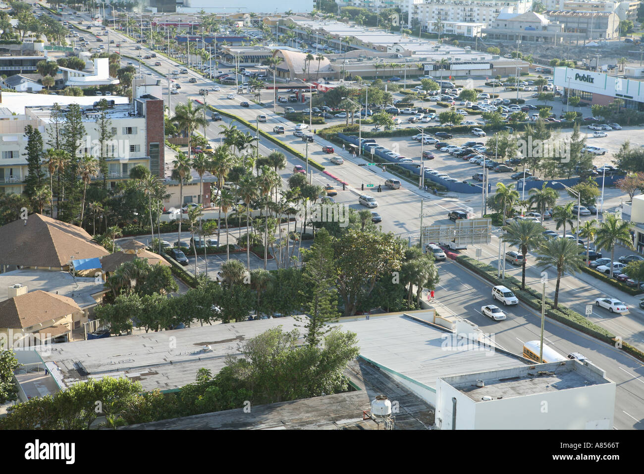 Vue de la zone autour de l'avenue Collins, Sunny Isles Beach, Miami, Floride, USA. Banque D'Images