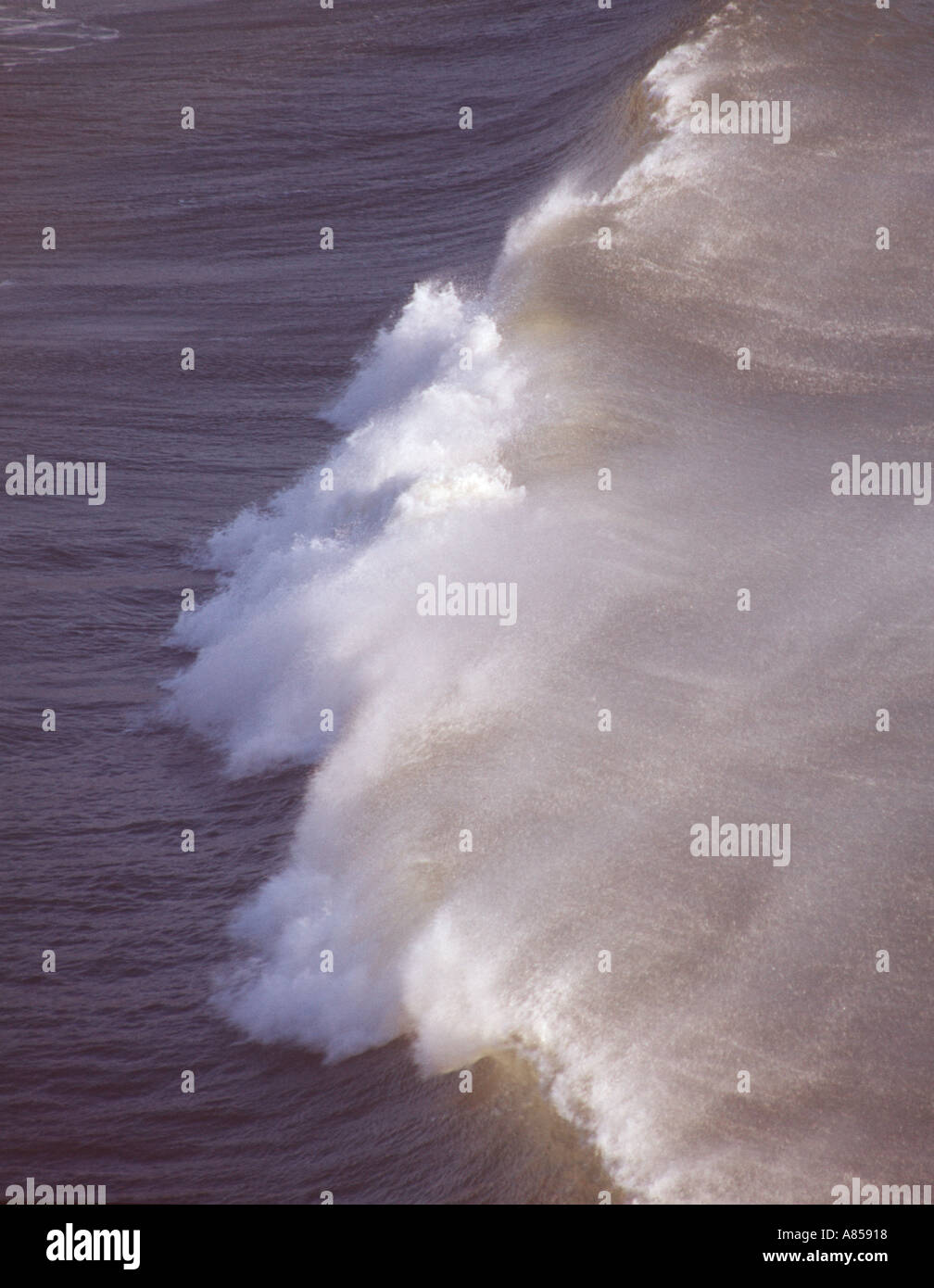 Énorme vague se brisant sur la rive en Arkansas Banque D'Images