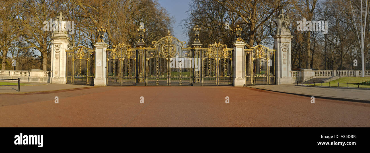 Canada Gate, South Carriage Drive, Constitution Hill, Green Park, Londres, Royaume-Uni Banque D'Images