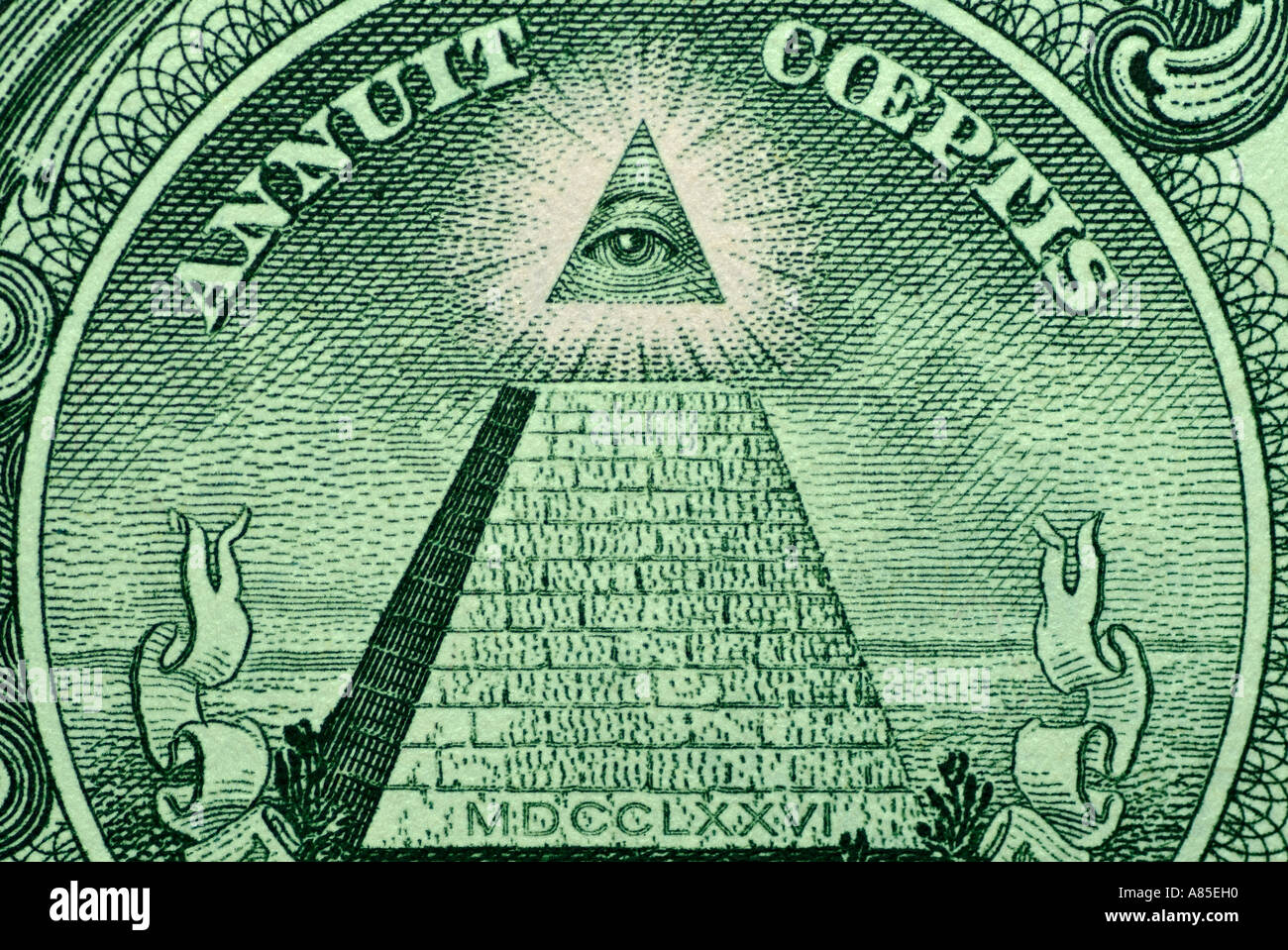 Un Dollar US américain Remarque montrant une pyramide avec 13 étapes et un Œil dans l'Apex, Close Up. Banque D'Images