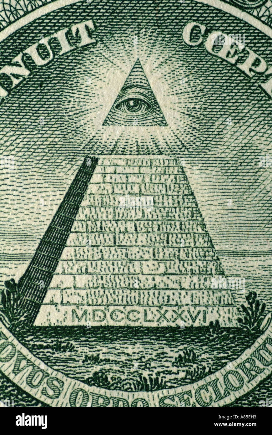 Résumé de l'arrière d'un Américain d'un Dollar US Remarque montrant une pyramide avec 13 étapes et un Œil dans l'Apex Banque D'Images